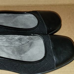 Aerosoles black quilted cap toe basic flats